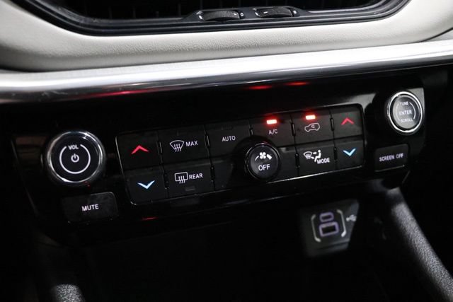 Used 2023 Jeep Compass Limited w/ Sun and Sound Group AWD/4WD image 28