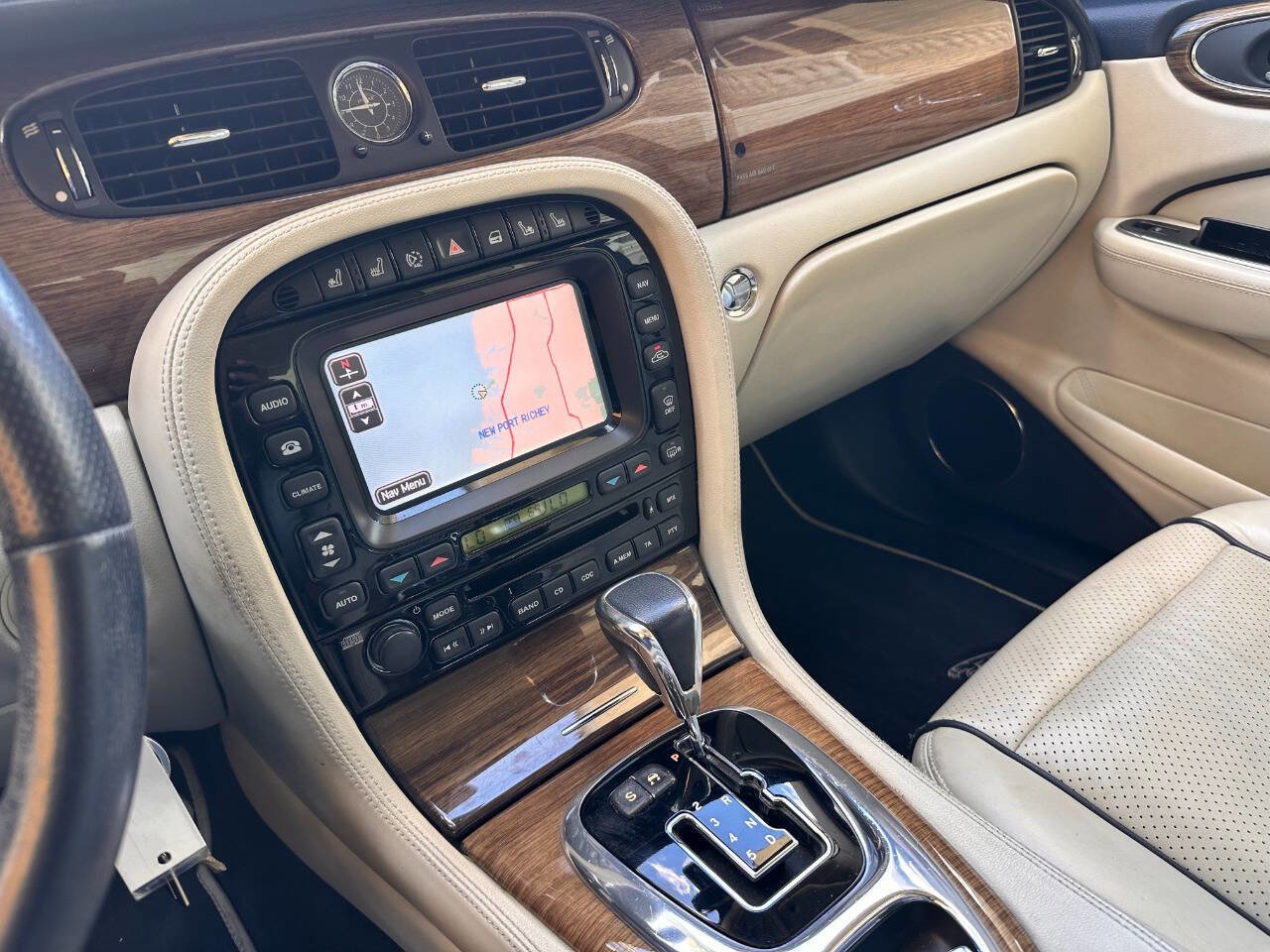 Used 2009 Jaguar XJ Vanden Plas Super V8 Portfolio image 15