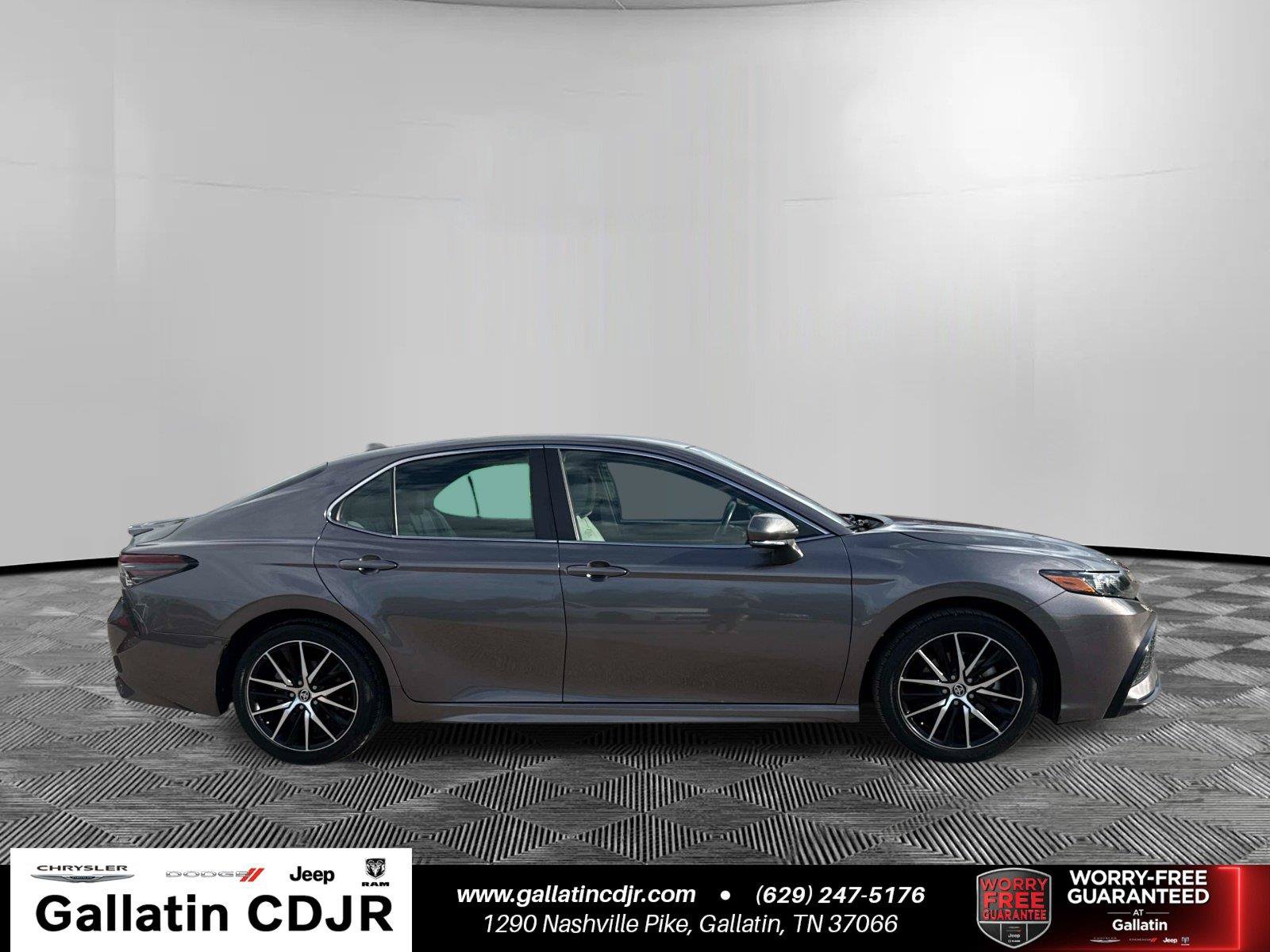 Used 2024 Toyota Camry SE FWD image 4