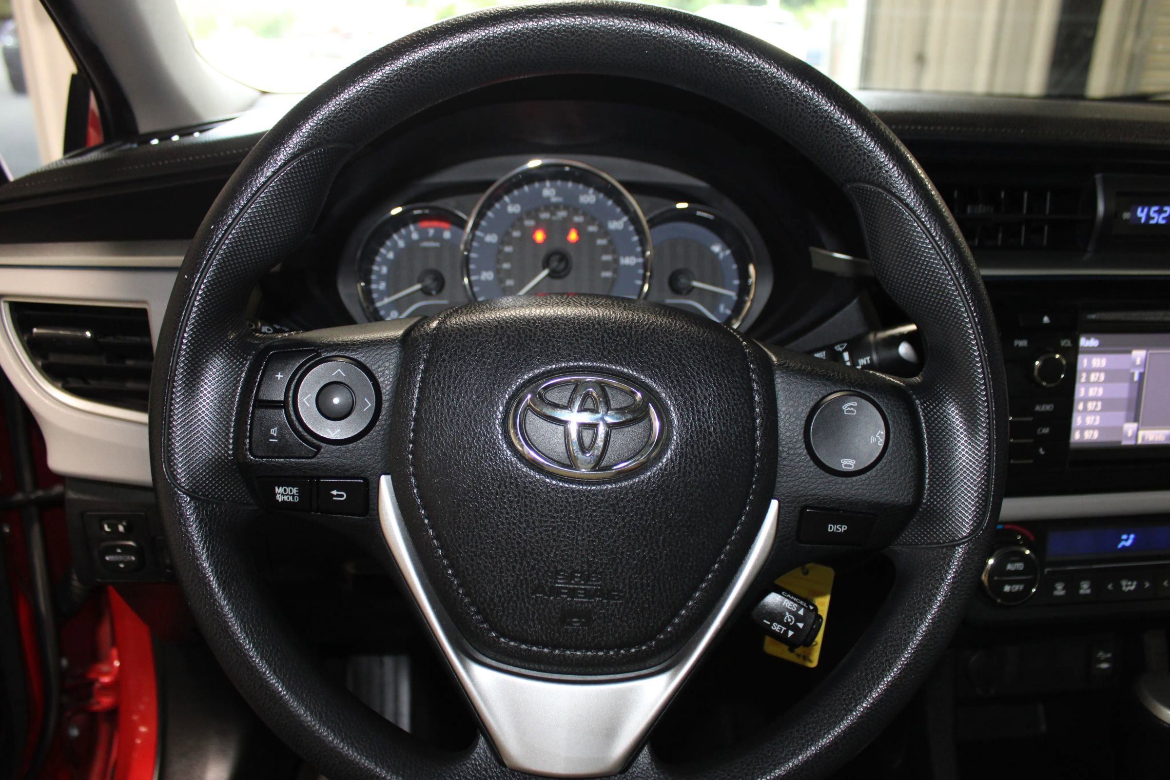 Used 2015 Toyota Corolla LE FWD image 10