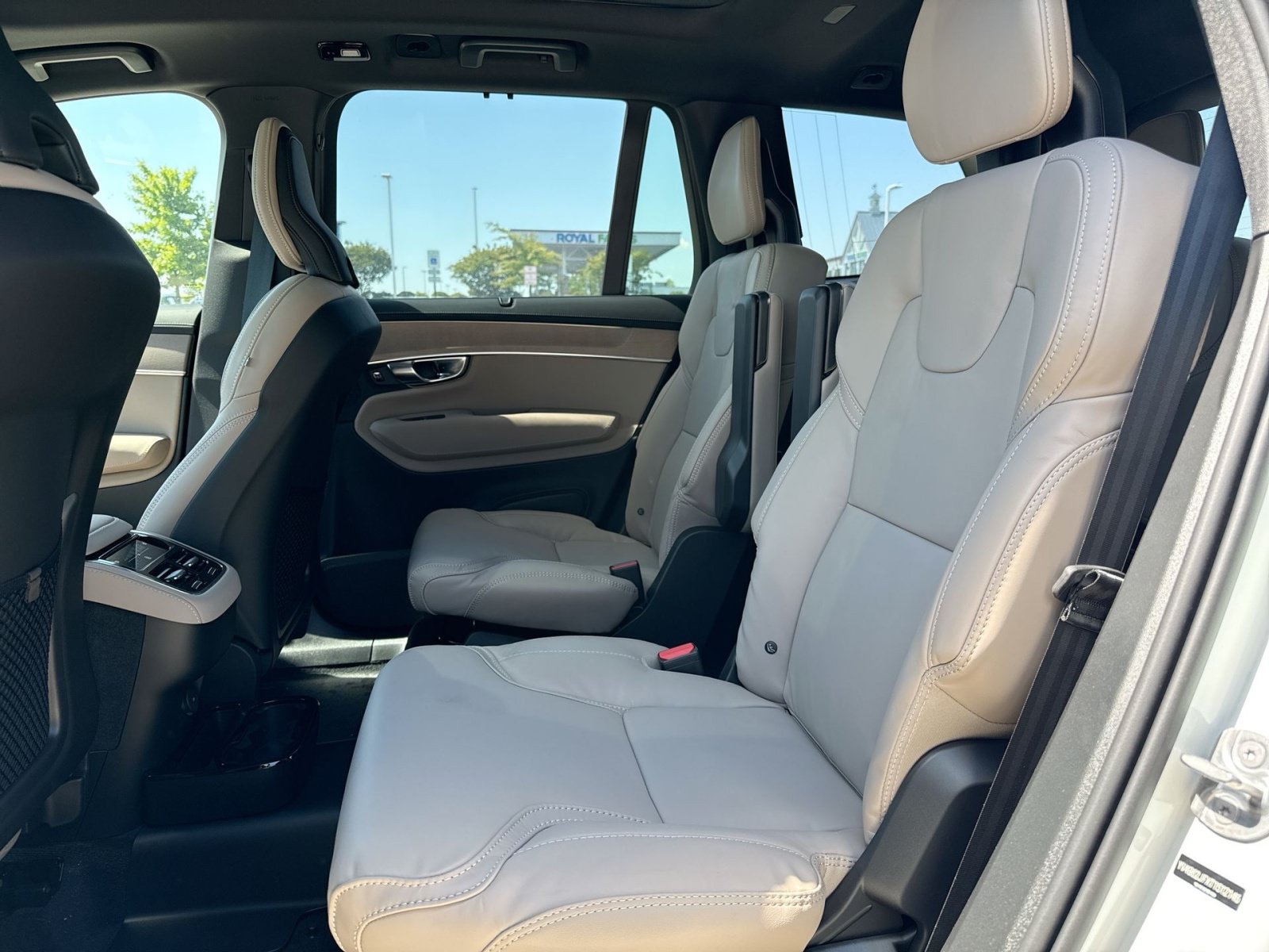 New 2026 Volvo XC90 B6 Ultra w/ Protection Package Premier AWD/4WD image 25