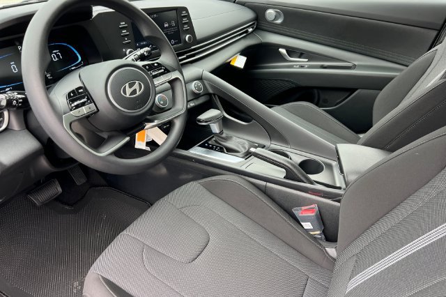 New 2026 Hyundai Elantra SE FWD image 9