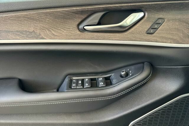 New 2026 Jeep Grand Cherokee Limited w/ Limited Altitude Package AWD/4WD image 8