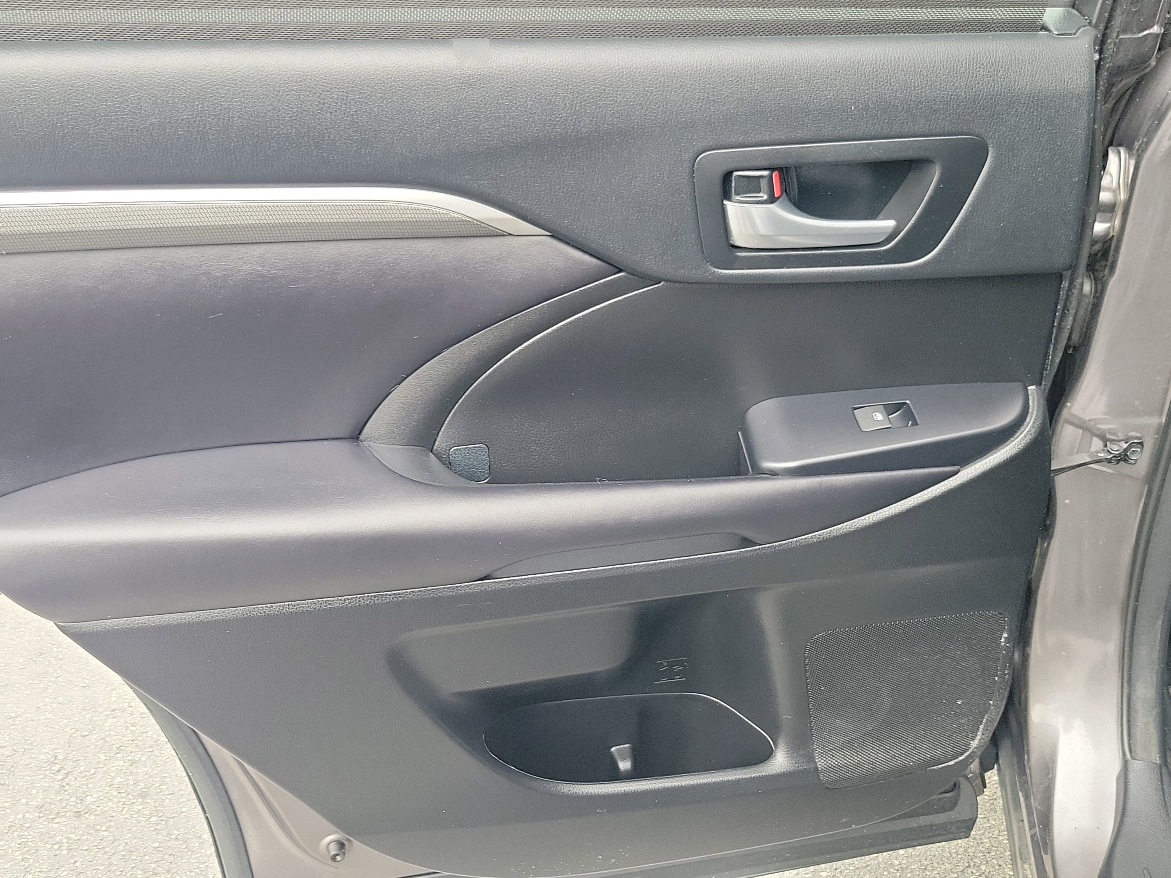 Certified 2018 Toyota Highlander SE AWD/4WD image 12