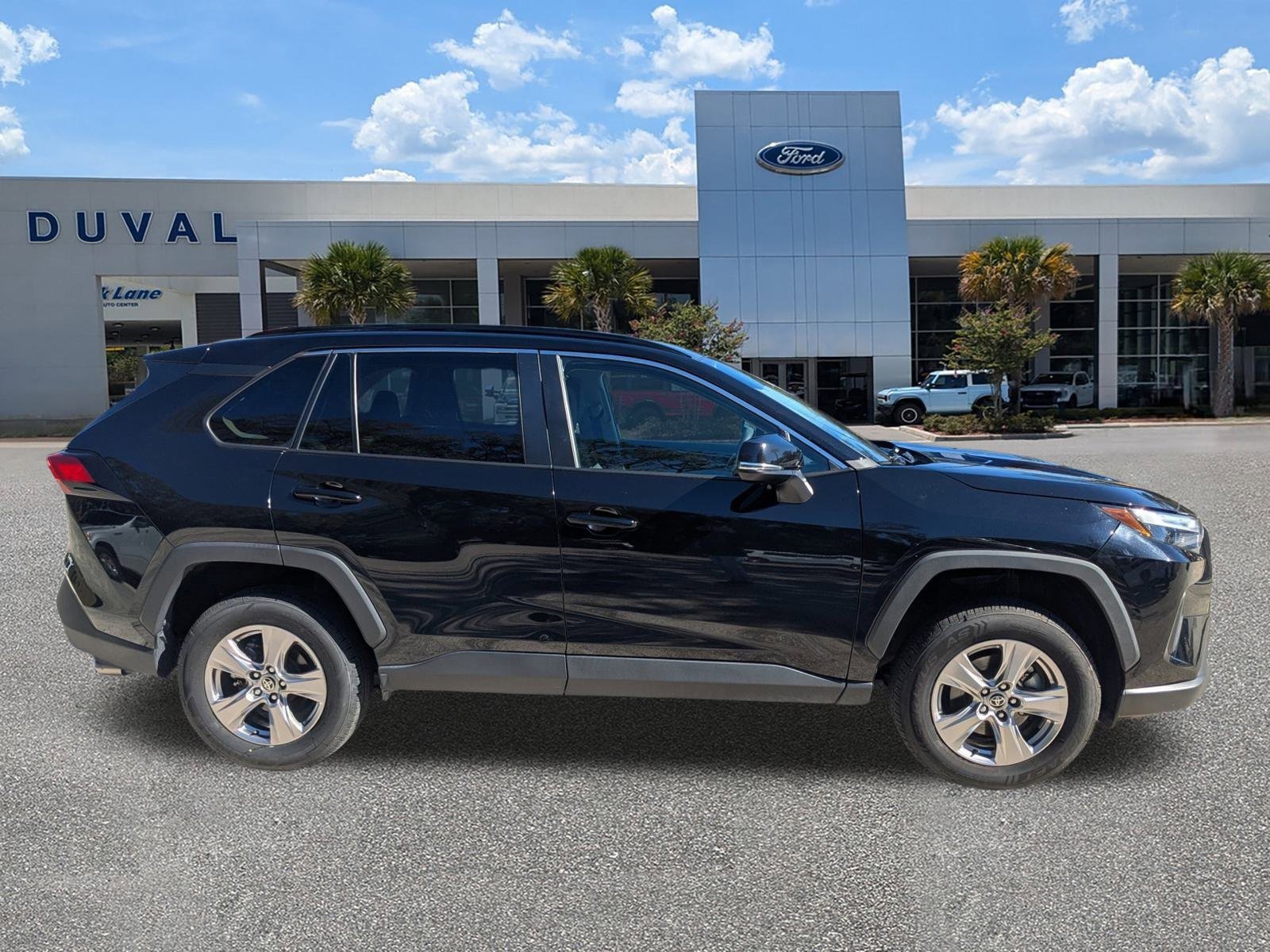 Used 2023 Toyota RAV4 XLE image 3