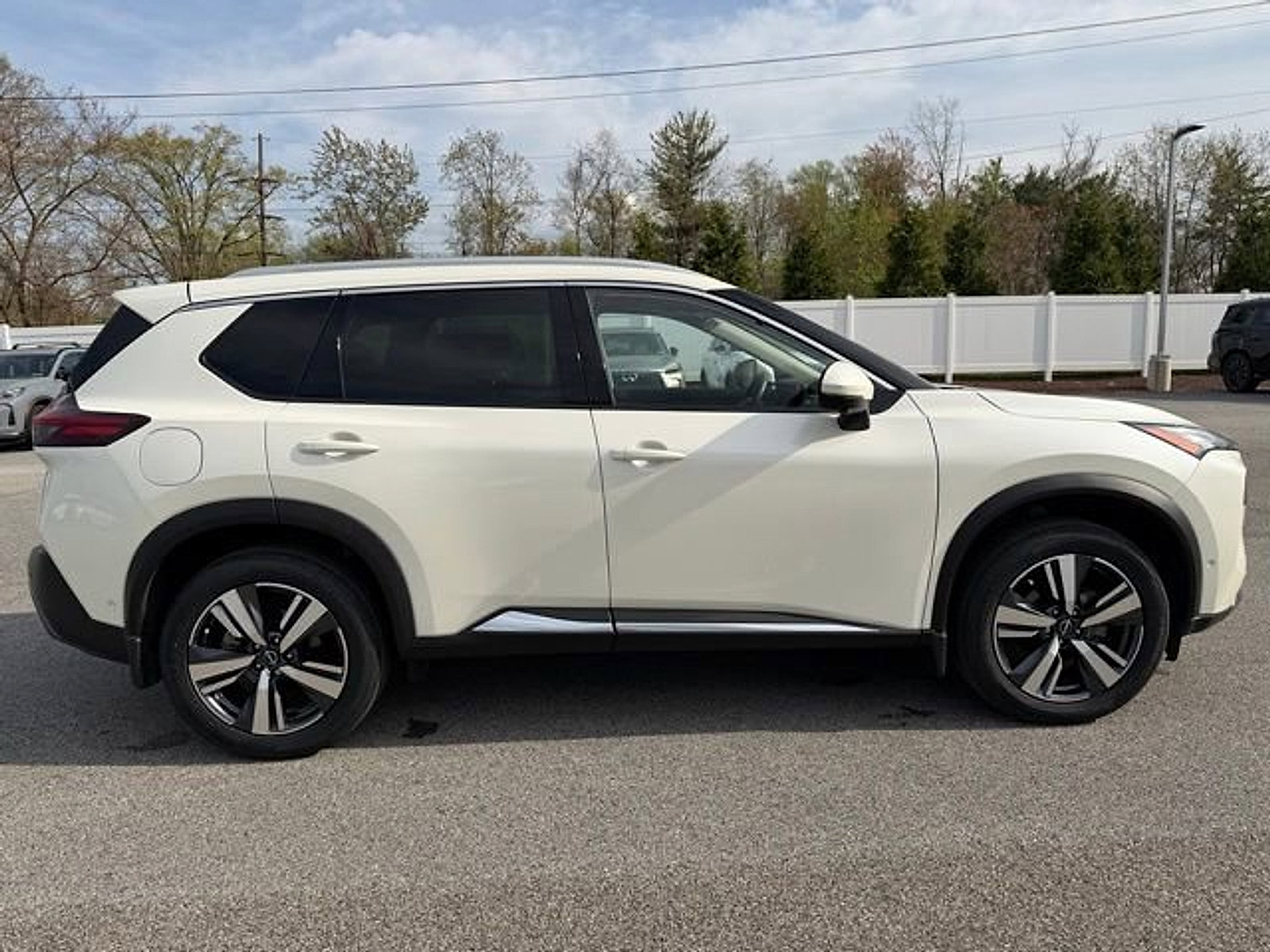 Used 2023 Nissan Rogue SL w/ SL Premium Package AWD/4WD image 8