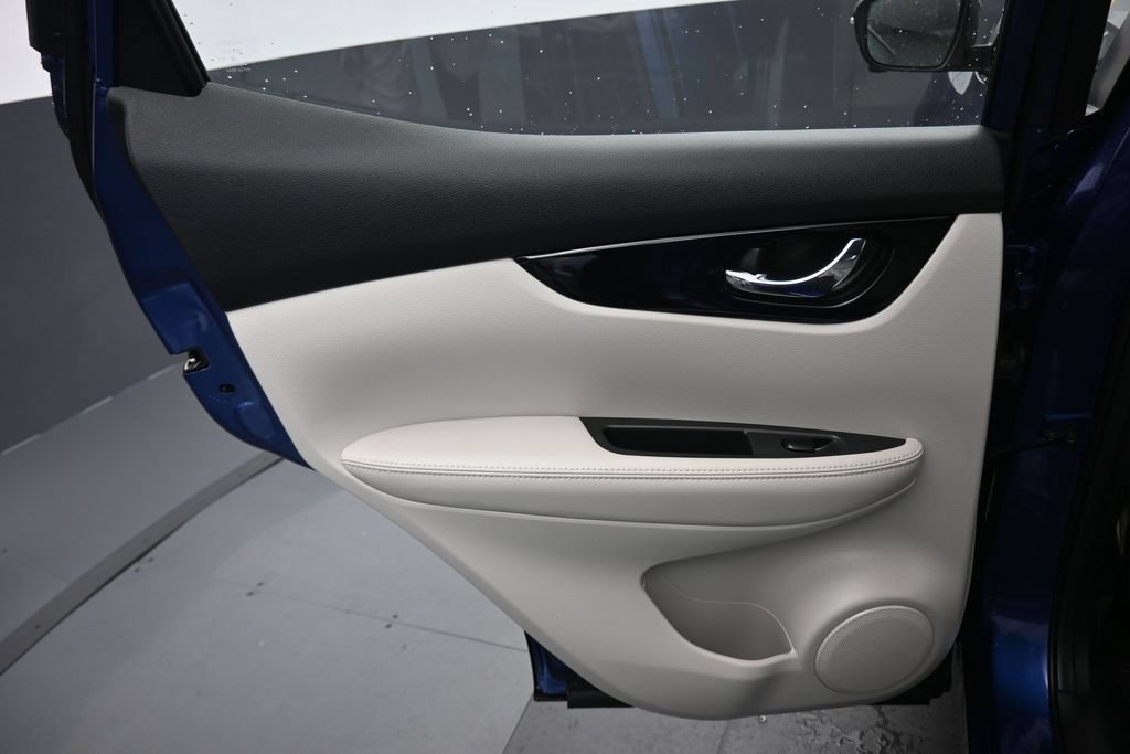 Used 2022 Nissan Rogue Sport SL AWD/4WD image 32