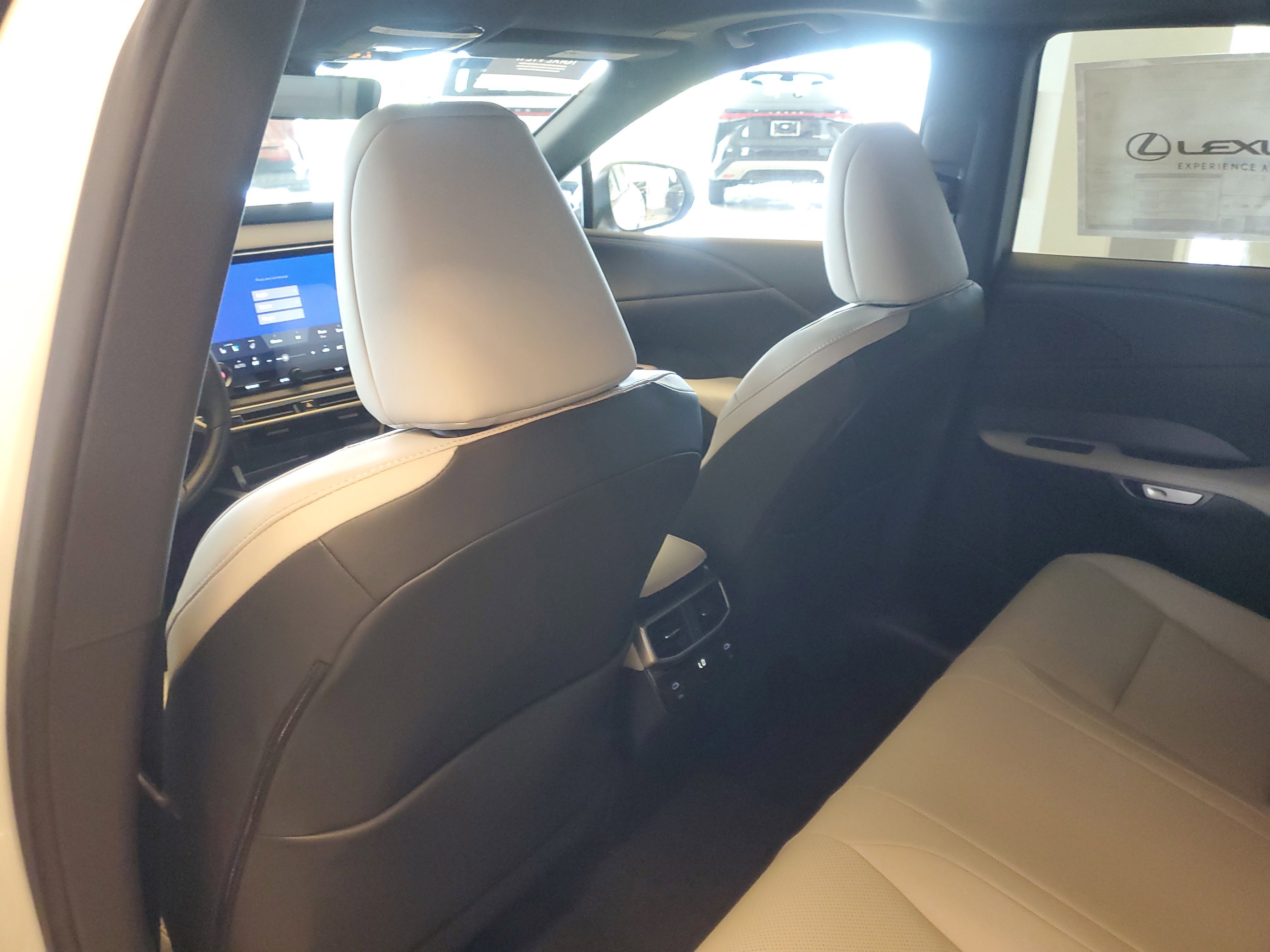 Used 2025 Lexus RX 350h image 17