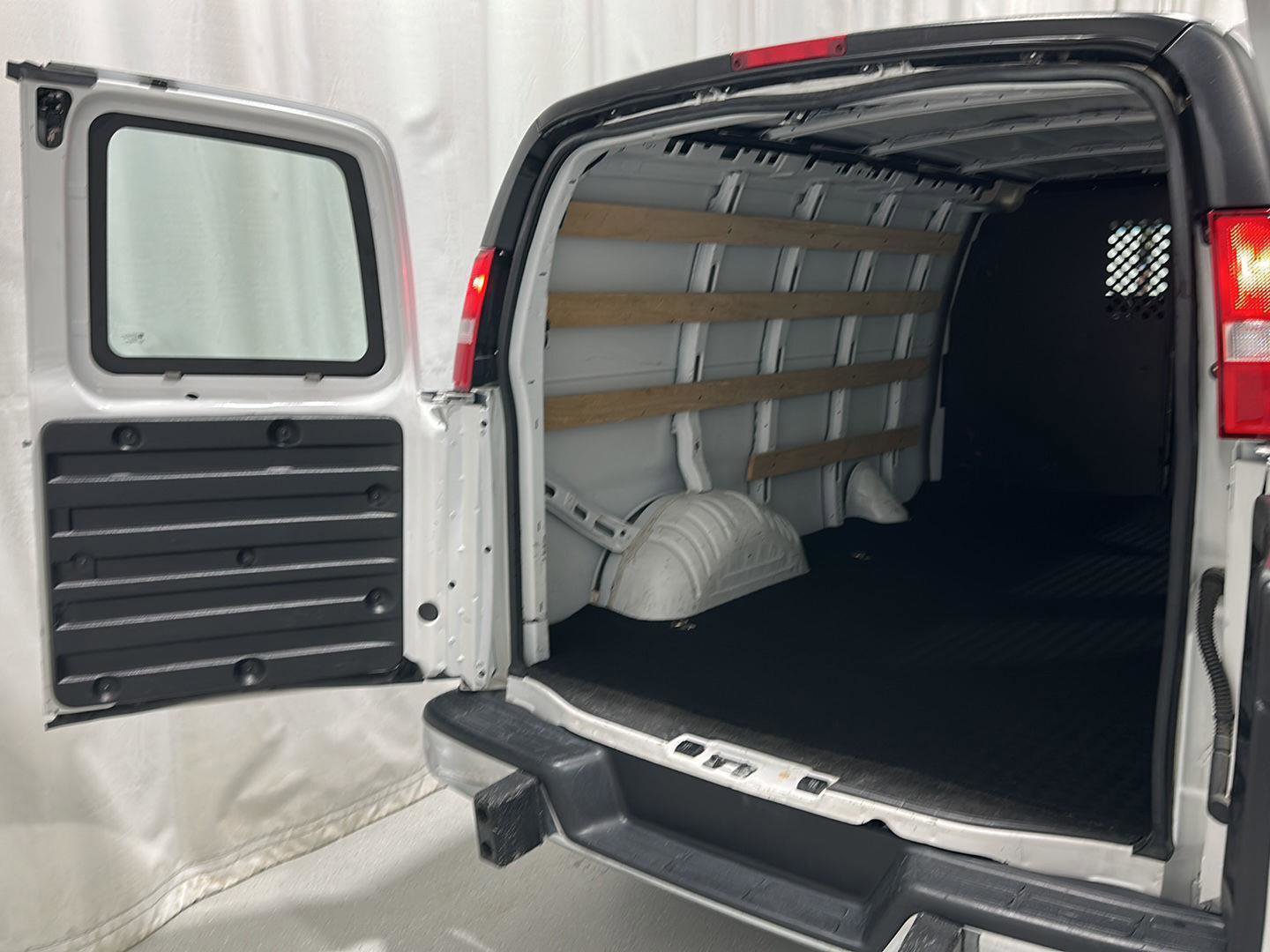 Used 2023 GMC Savana 2500 w/ Driver Convenience Package image 17