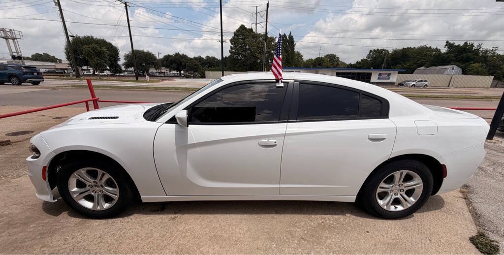 Used 2021 Dodge Charger SXT RWD image 2