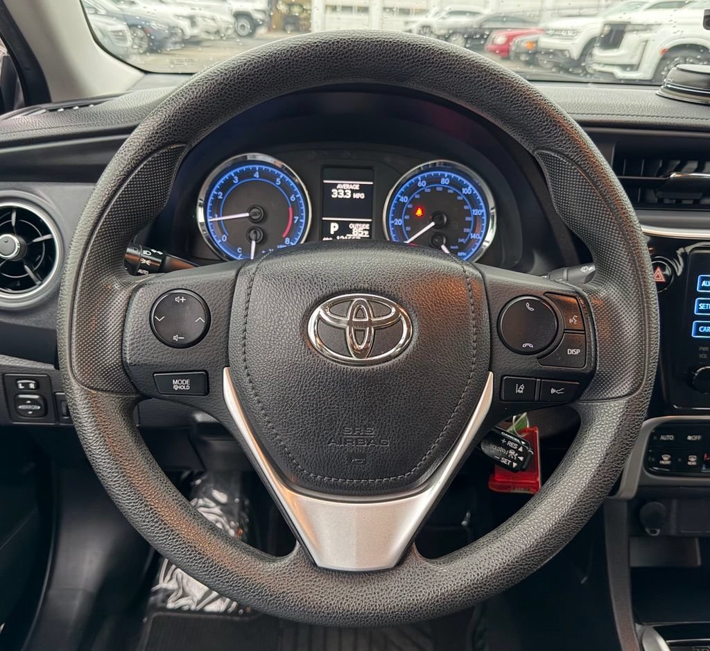 Used 2018 Toyota Corolla LE FWD image 31