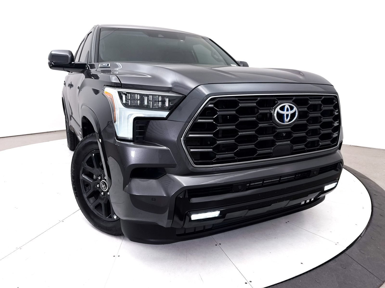 Used 2023 Toyota Sequoia Platinum AWD/4WD image 6