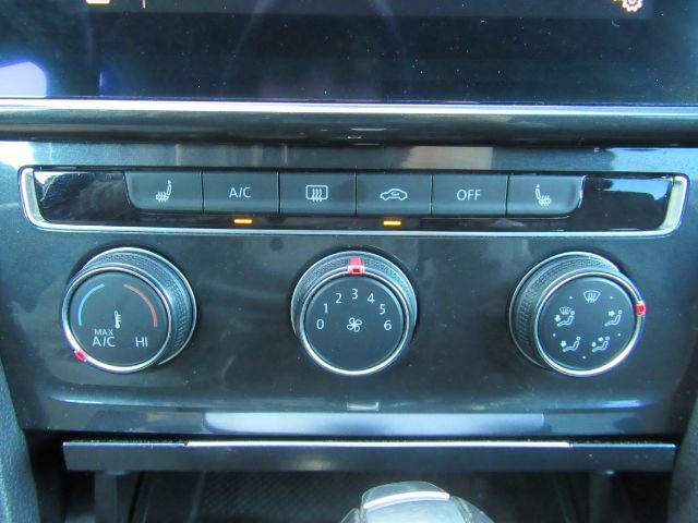 Used 2019 Volkswagen Golf SE image 40