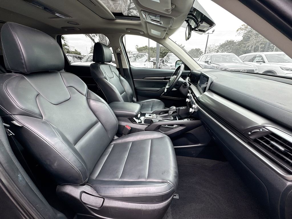 Used 2025 Kia Telluride S FWD image 31