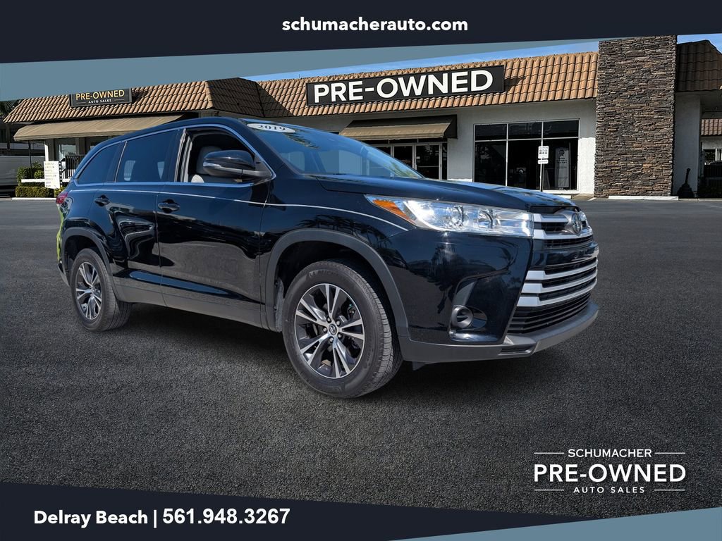Used 2019 Toyota Highlander LE image 1