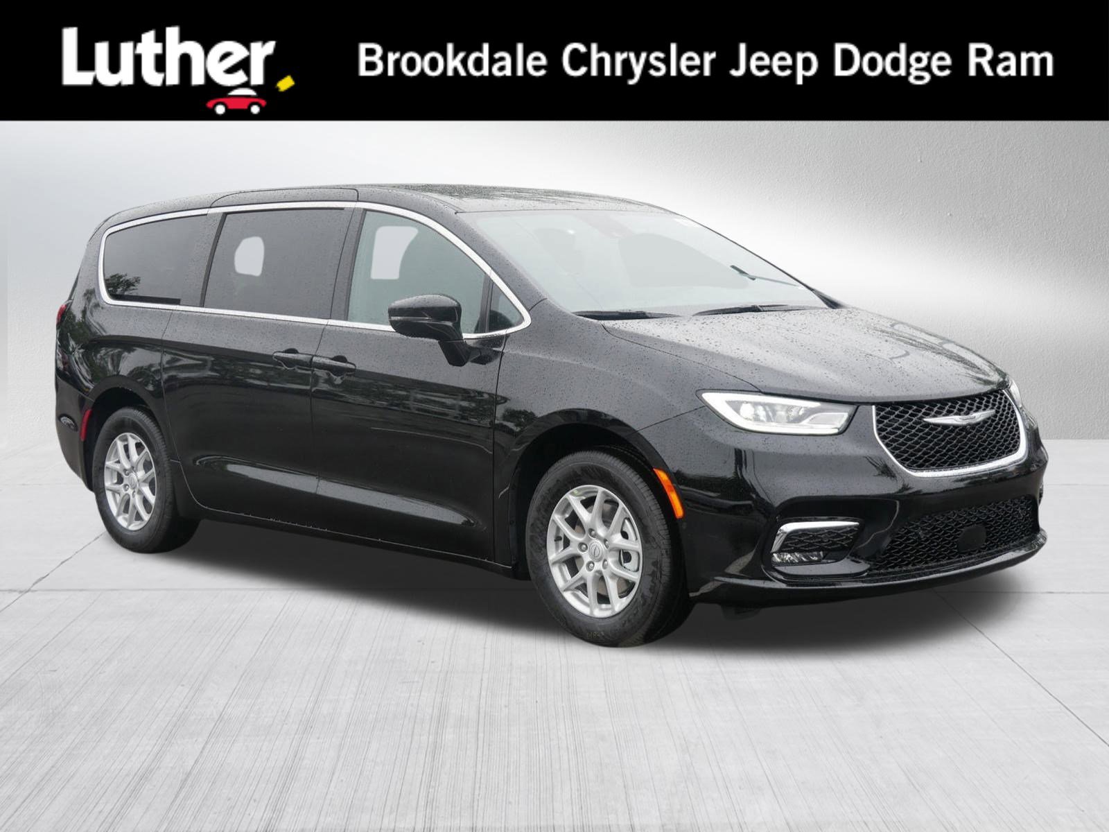New 2026 Chrysler Pacifica Select image 1