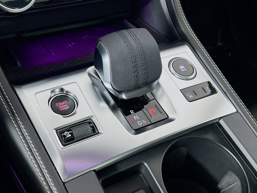 Certified 2025 Jaguar F-PACE R-Dynamic S AWD/4WD image 17