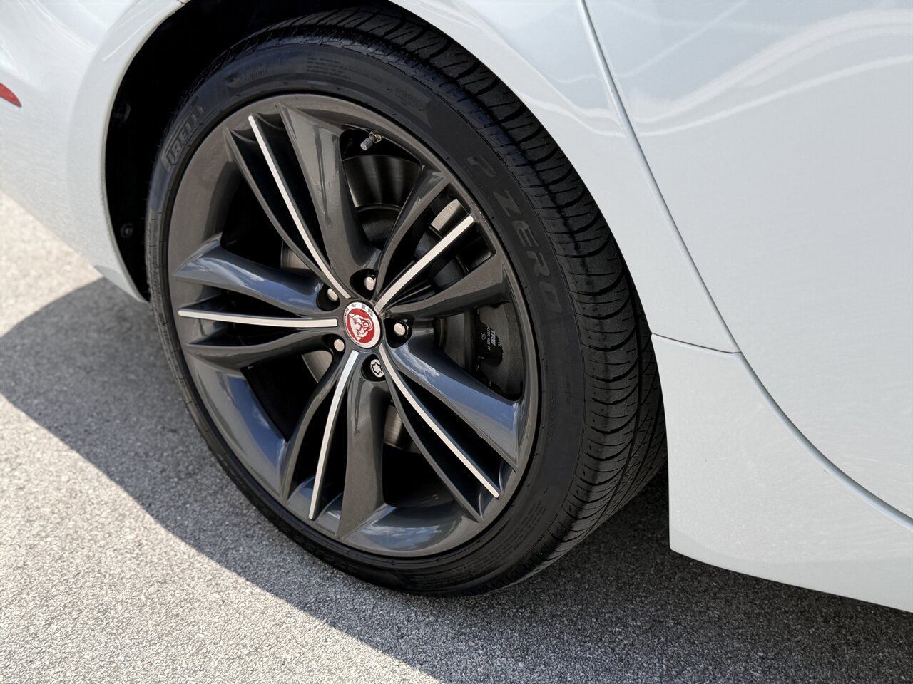 Used 2019 Jaguar XJ L Supercharged RWD image 9