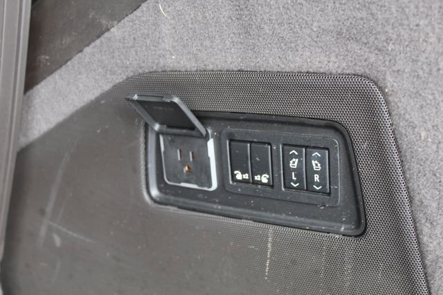 Used 2022 Cadillac Escalade Premium Luxury w/ LPO, Floor Liner Package AWD/4WD image 6