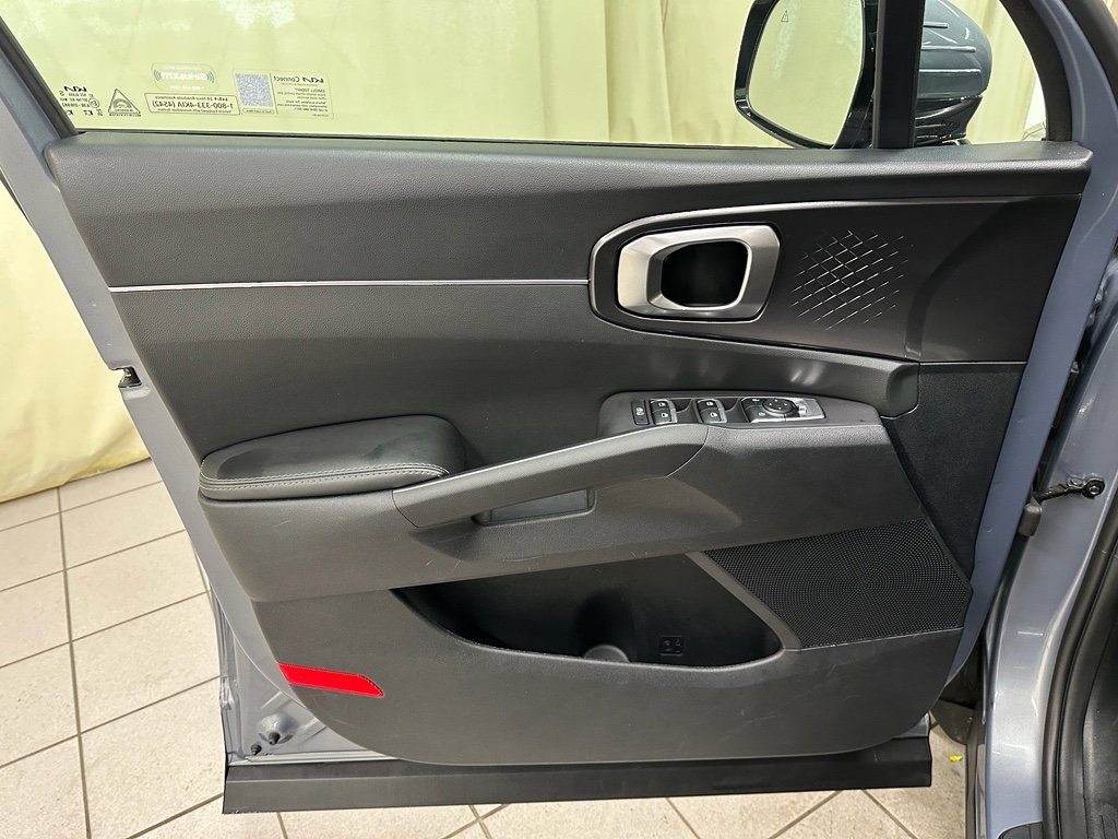 Used 2024 Kia Sorento S image 37