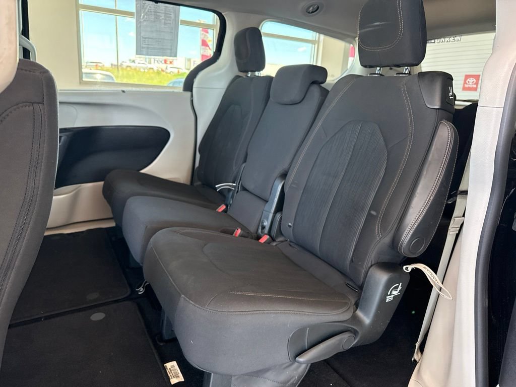 Used 2019 Chrysler Pacifica Touring Plus w/ Tire & Wheel Group FWD image 14