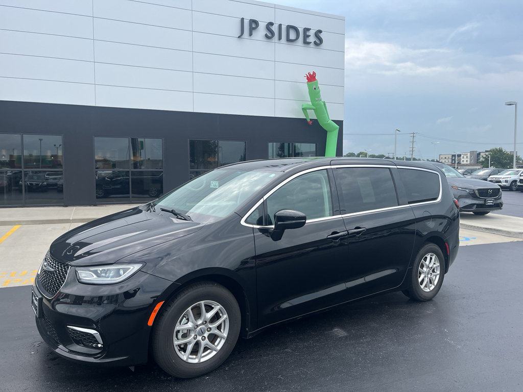 Used 2024 Chrysler Pacifica Touring-L