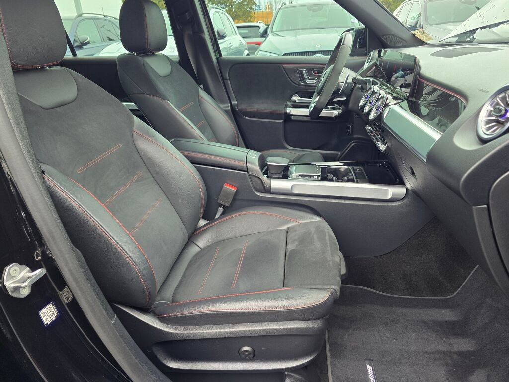 Used 2022 Mercedes-Benz GLB 35 AMG 4MATIC image 29