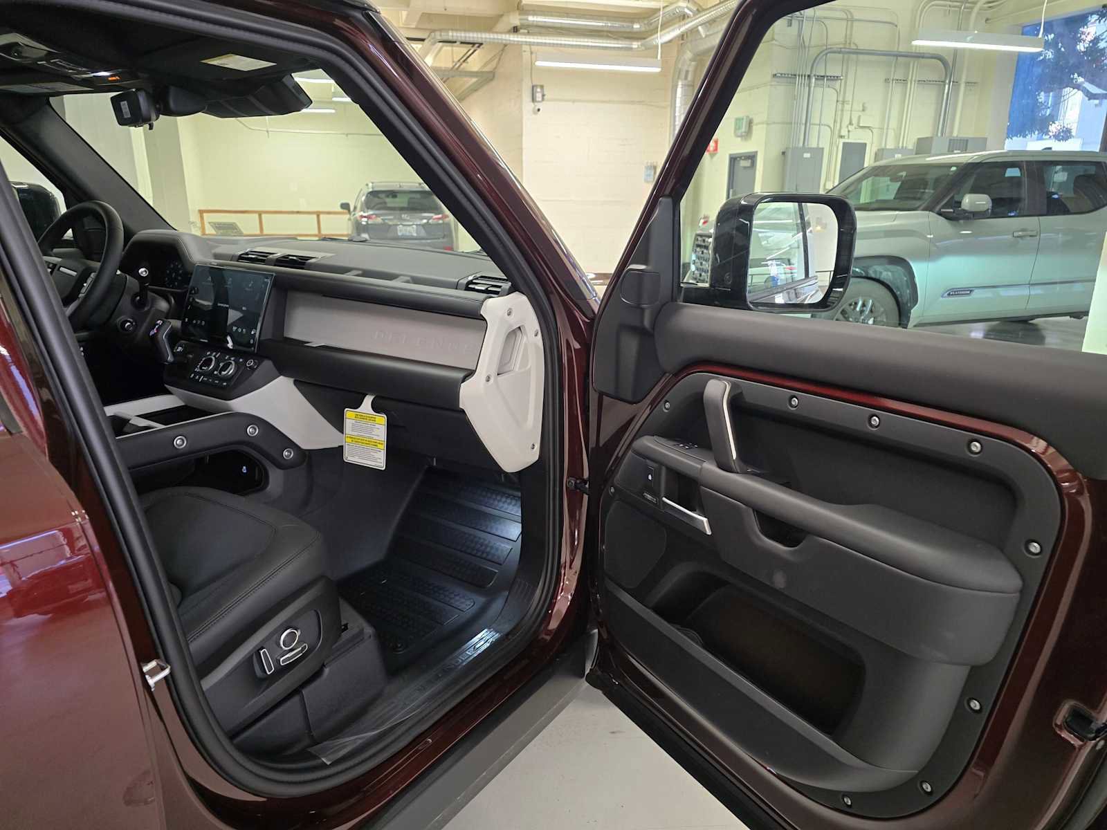 New 2026 Land Rover Defender 130 X-Dynamic SE image 12