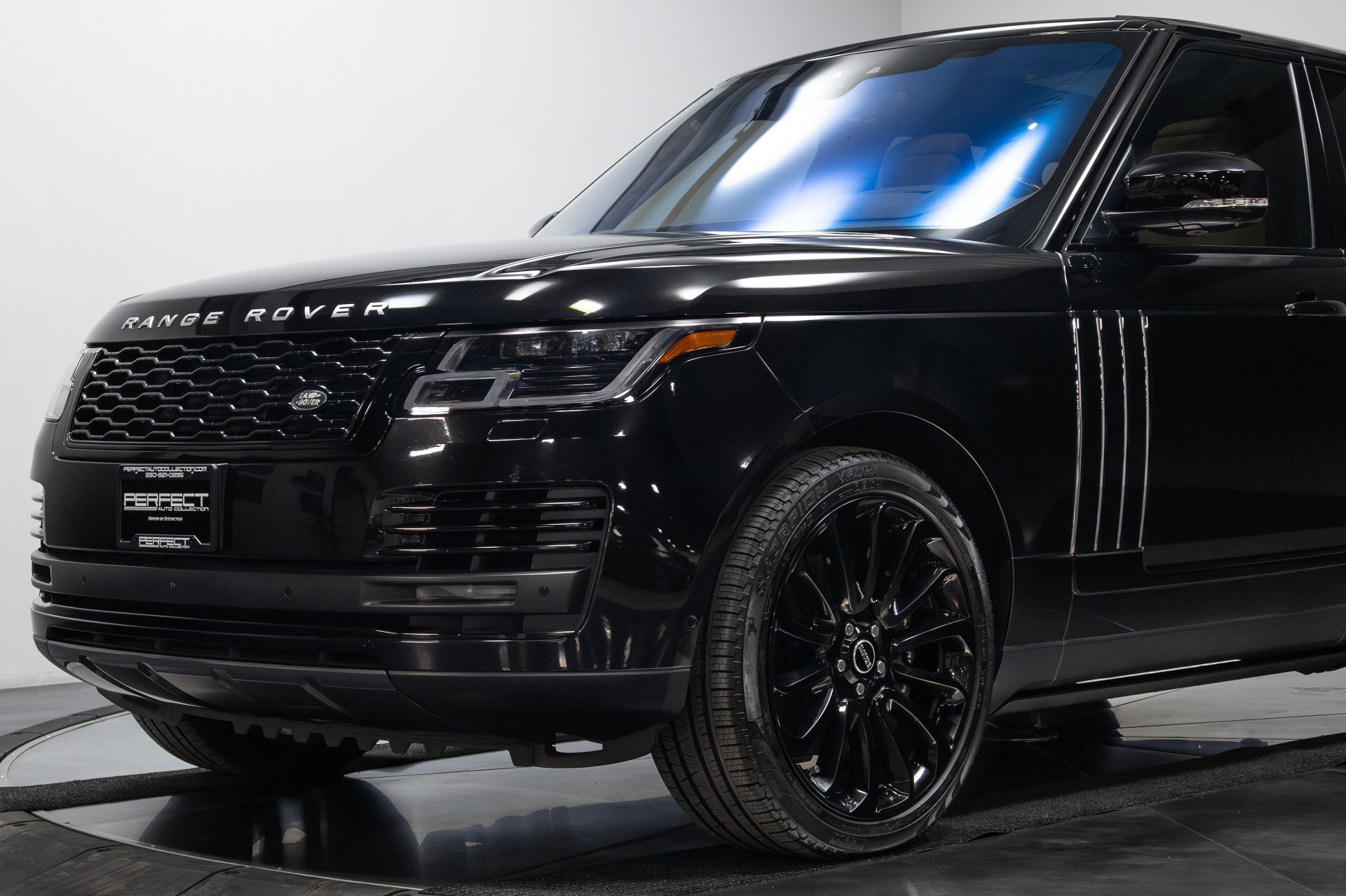 Used 2022 Land Rover Range Rover Autobiography image 4