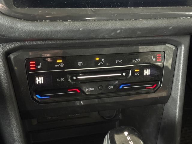 Used 2023 Volkswagen Tiguan SE w/ Panoramic Sunroof Package image 29
