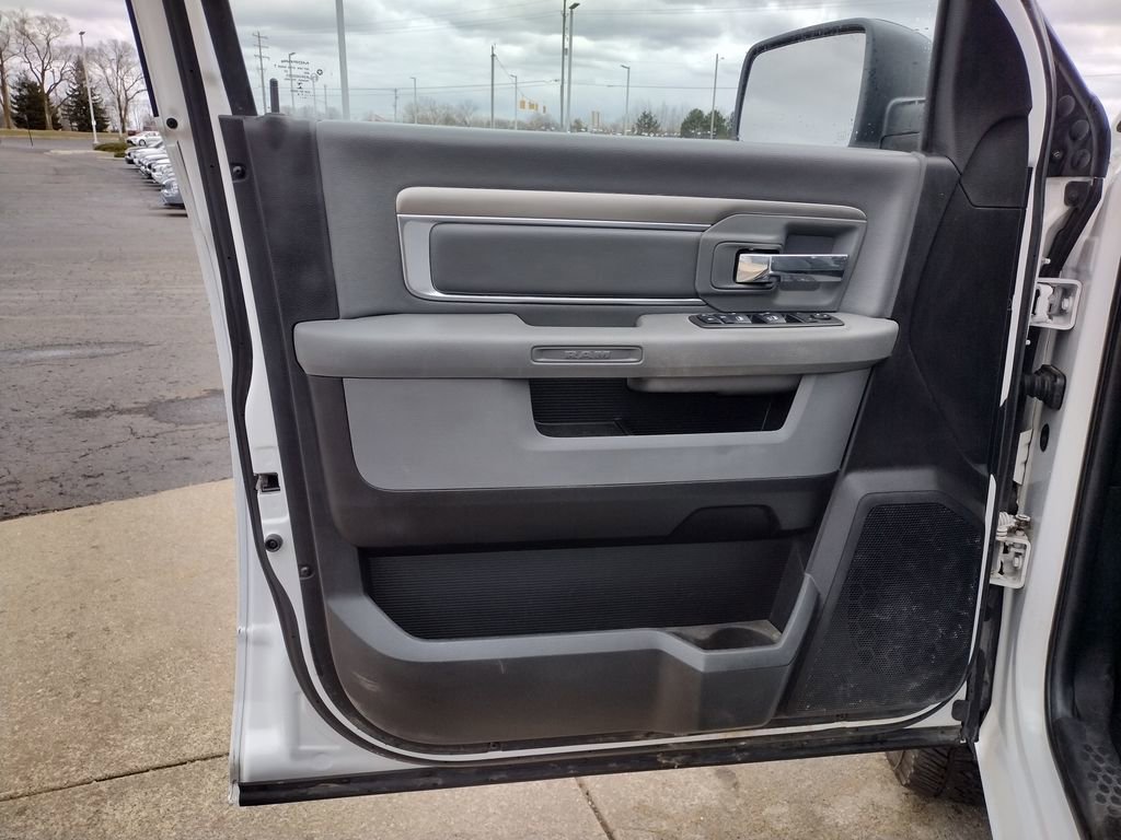 Used 2019 RAM 1500 Classic SLT image 23