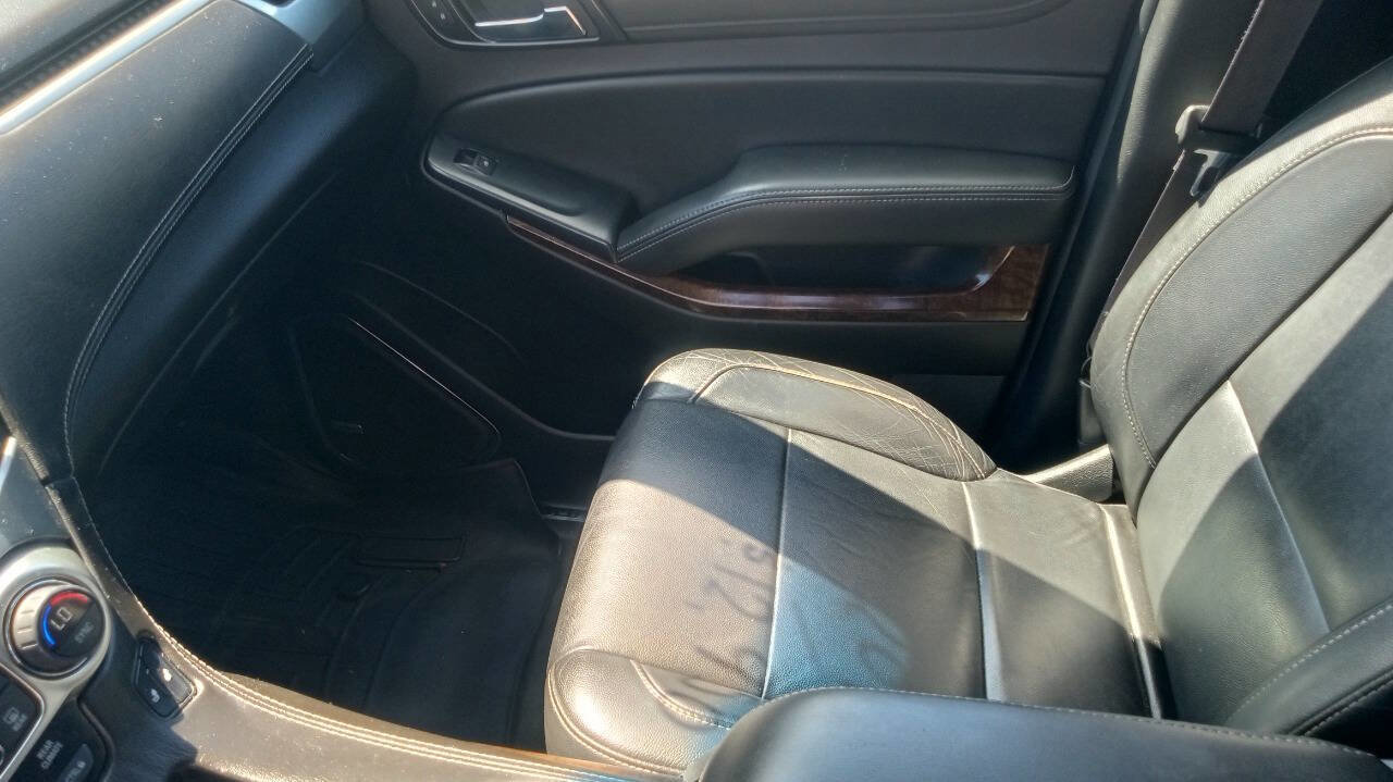 Used 2015 Chevrolet Suburban LT image 13
