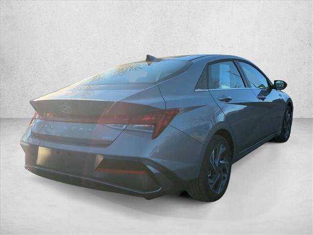 Used 2025 Hyundai Elantra Limited image 5