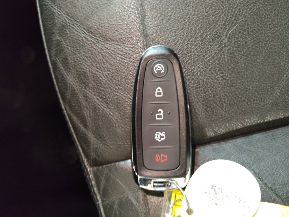 Used 2015 Lincoln MKT AWD image 32