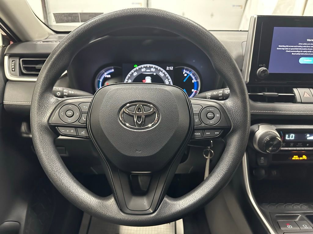 Used 2025 Toyota RAV4 LE AWD/4WD image 18
