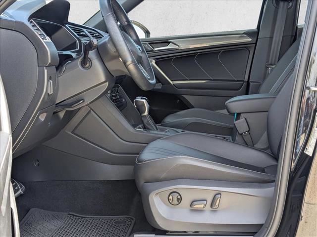 Used 2023 Volkswagen Tiguan SE R-Line image 15