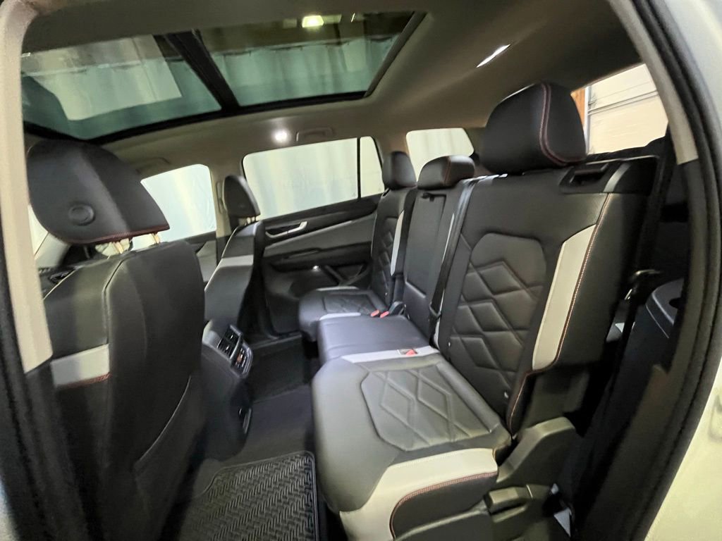 Certified 2025 Volkswagen Atlas Peak Edition SE AWD/4WD image 24