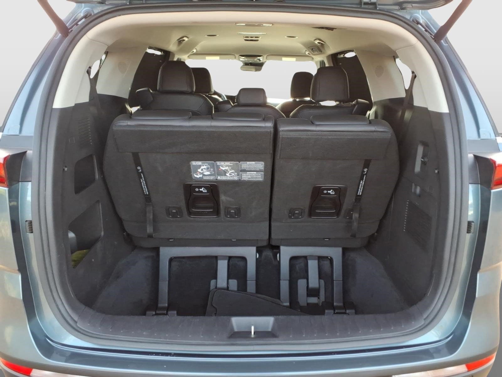 Used 2022 Kia Carnival EX FWD image 24
