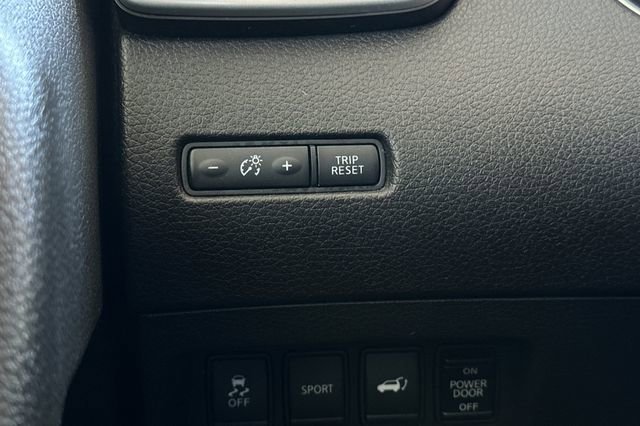 Used 2016 Nissan Rogue SV w/ SV Premium Package image 33