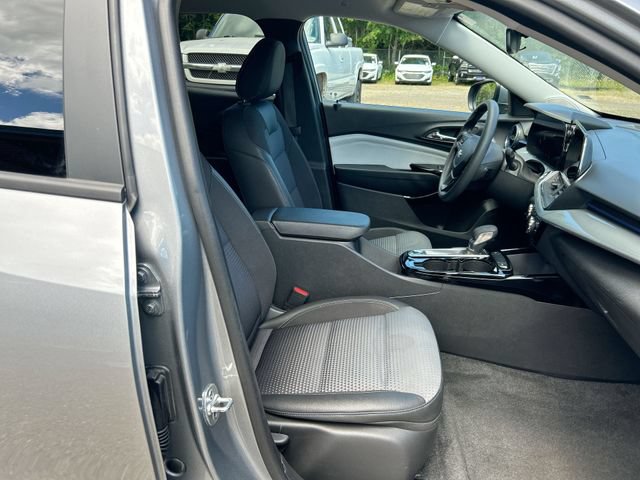 Used 2025 Chevrolet Trax LT FWD image 25