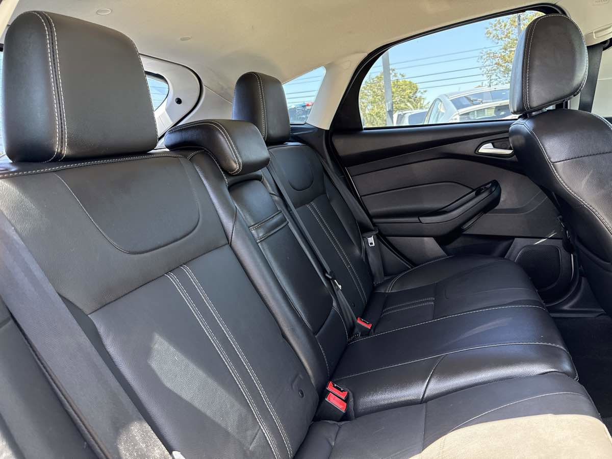 Used 2013 Ford Focus SE FWD image 21