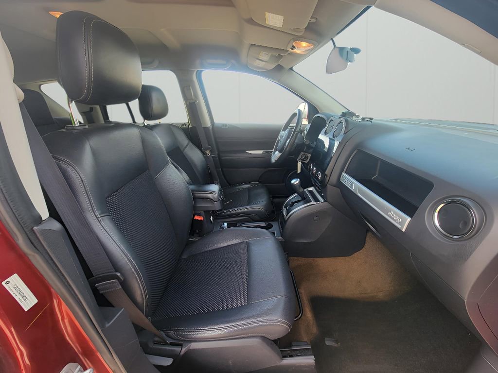 Used 2016 Jeep Compass Latitude image 31