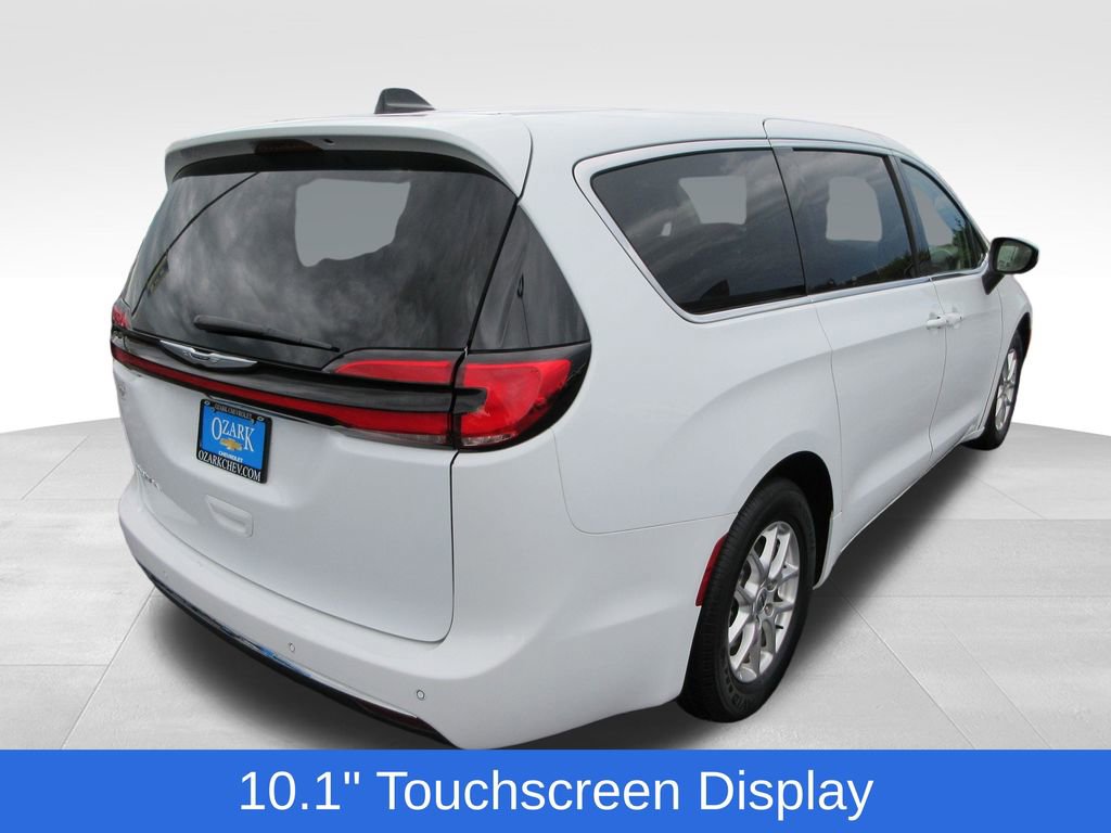 Used 2023 Chrysler Pacifica Touring-L FWD image 5