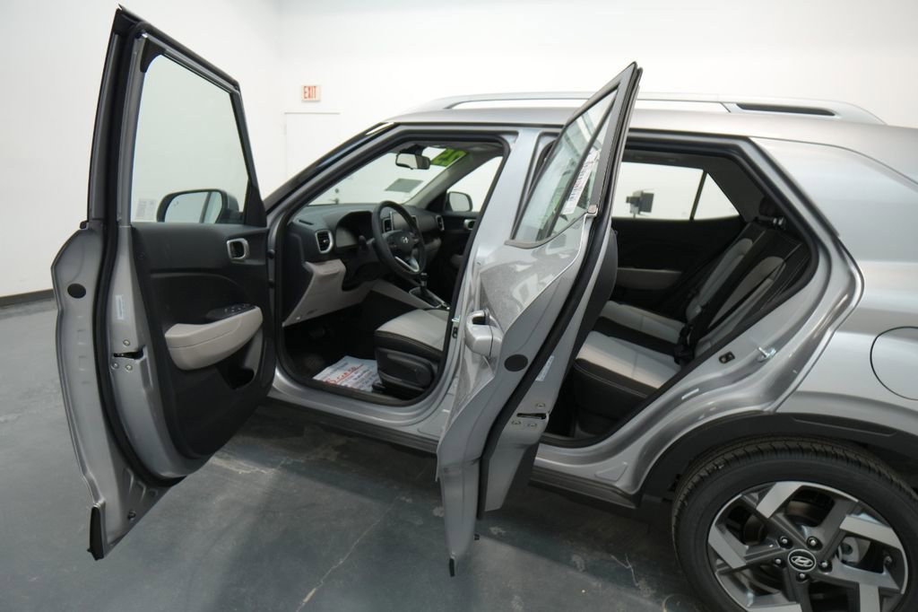 New 2025 Hyundai Venue SEL image 29