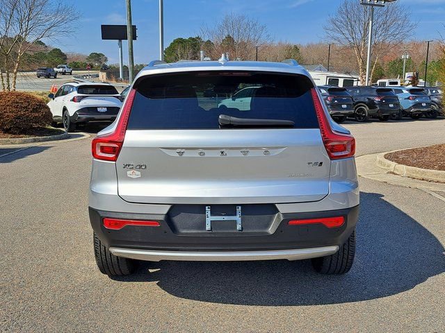 Used 2019 Volvo XC40 T5 Momentum image 6