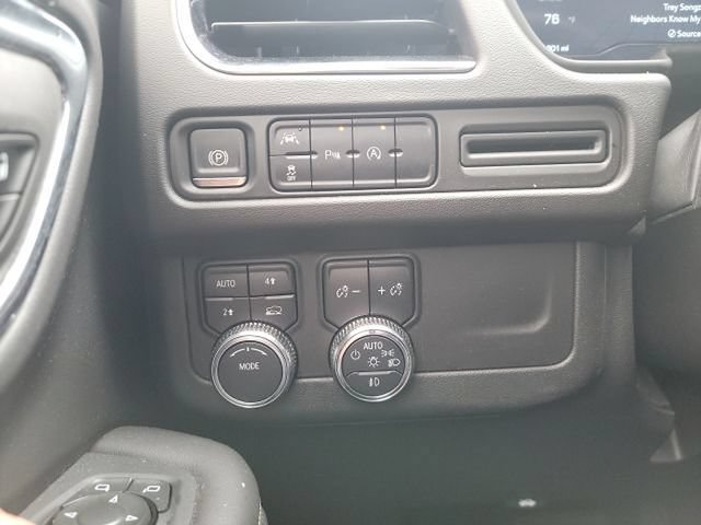 Used 2024 GMC Yukon SLT AWD/4WD image 16