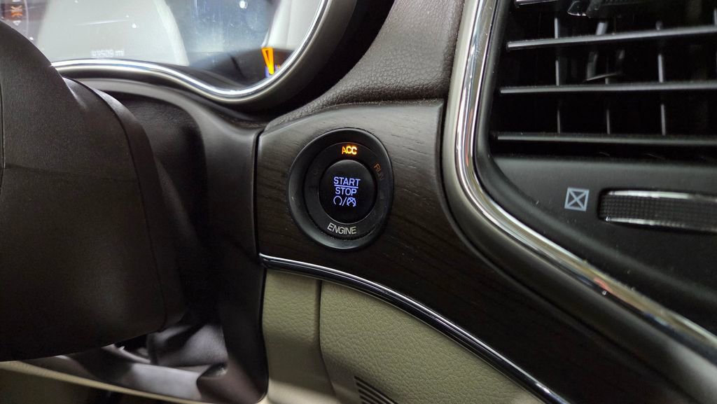 Used 2015 Jeep Grand Cherokee Overland w/ Advanced Technology Group image 22