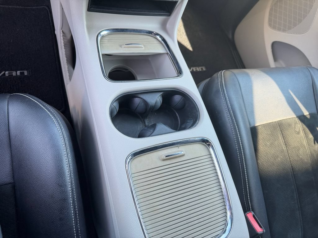 Used 2016 Dodge Grand Caravan SXT FWD image 15