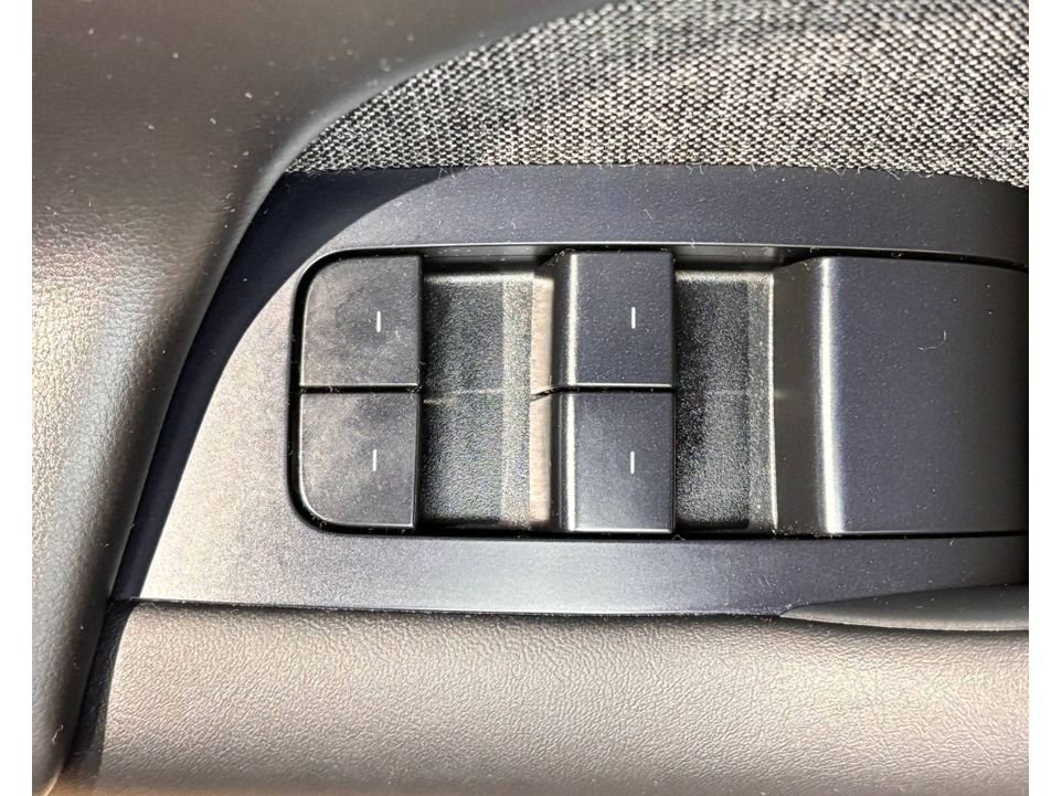 Used 2025 Tesla Model X image 35