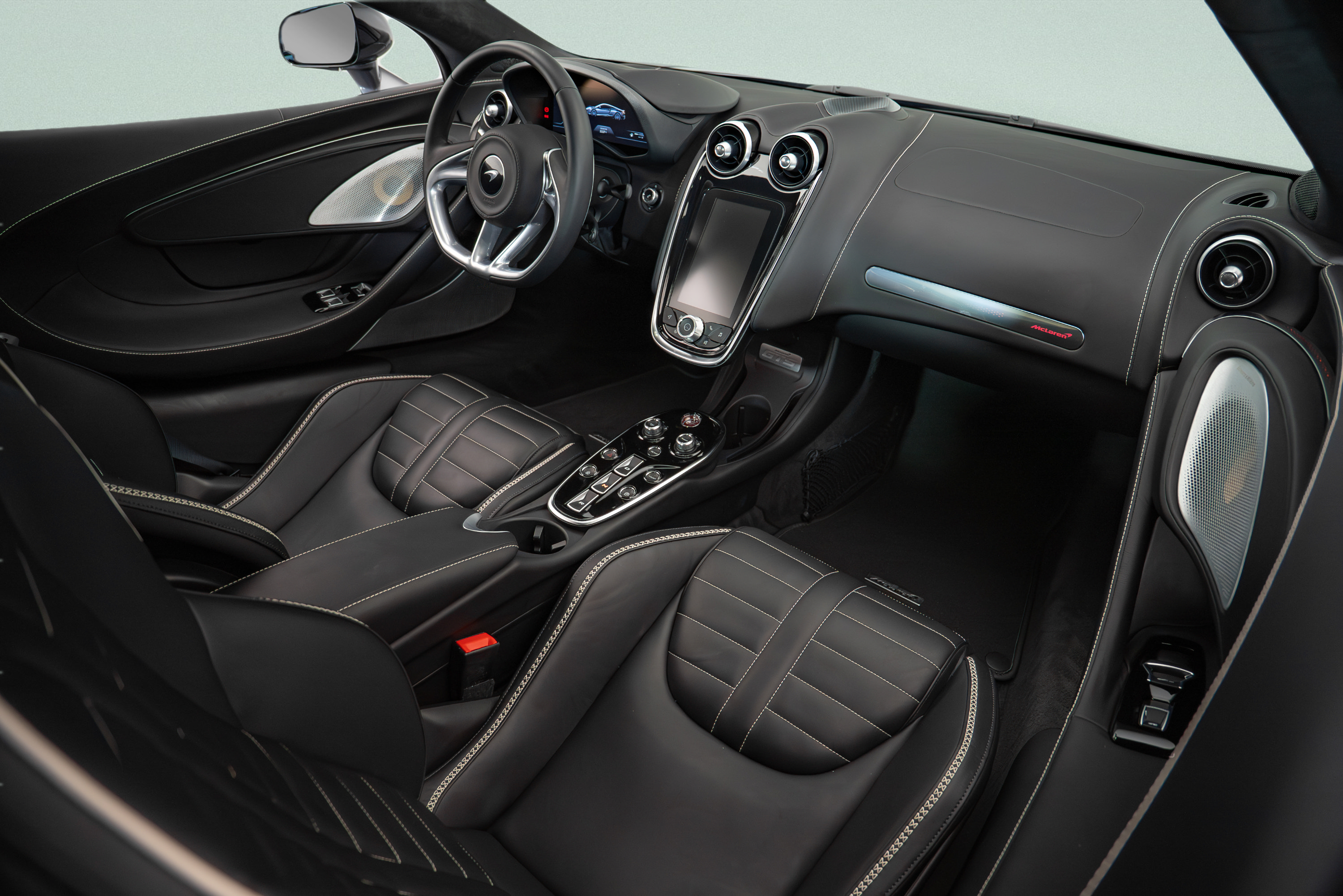 Used 2025 McLaren GTS RWD image 8
